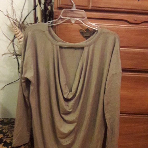 BEAUTIFUL NEW BOUTIQUE SHIRT! 🥳HP🥳 7/3 - Picture 4 of 7